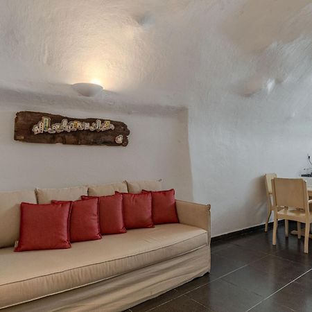 Aroma Suites Фира Екстериор снимка