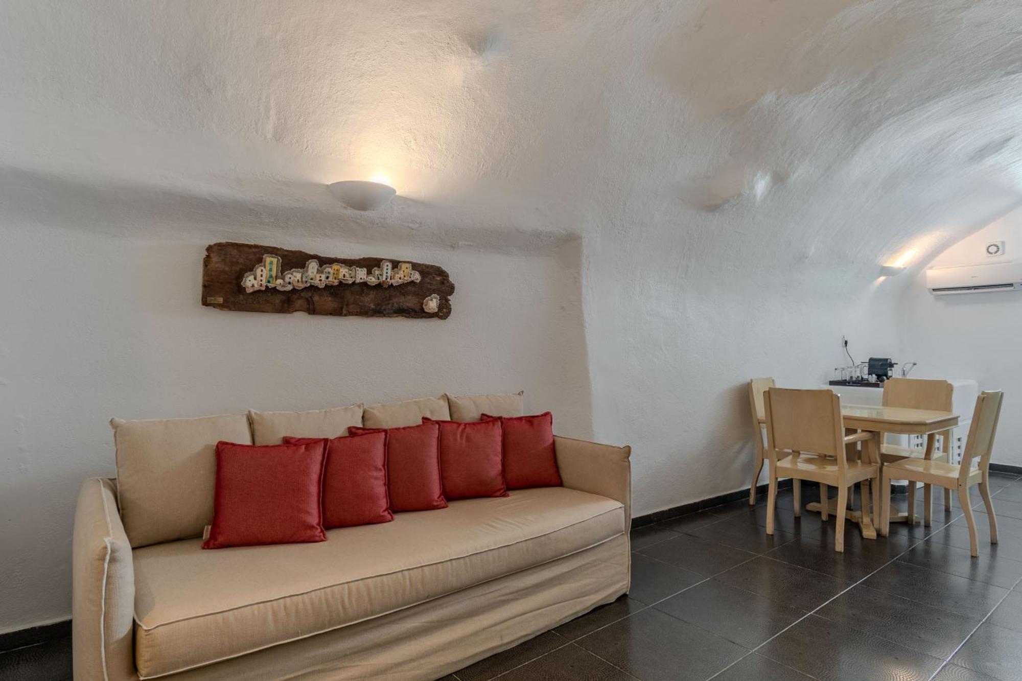 Aroma Suites Фира Екстериор снимка