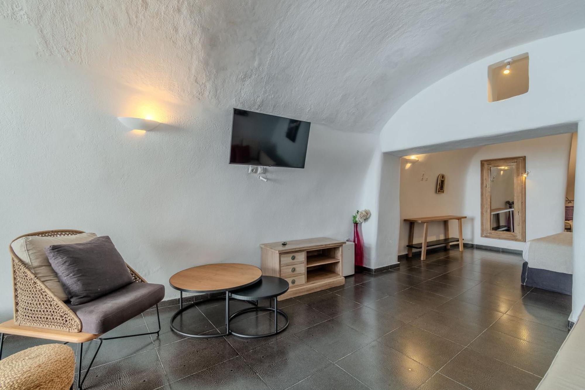 Aroma Suites Фира Екстериор снимка