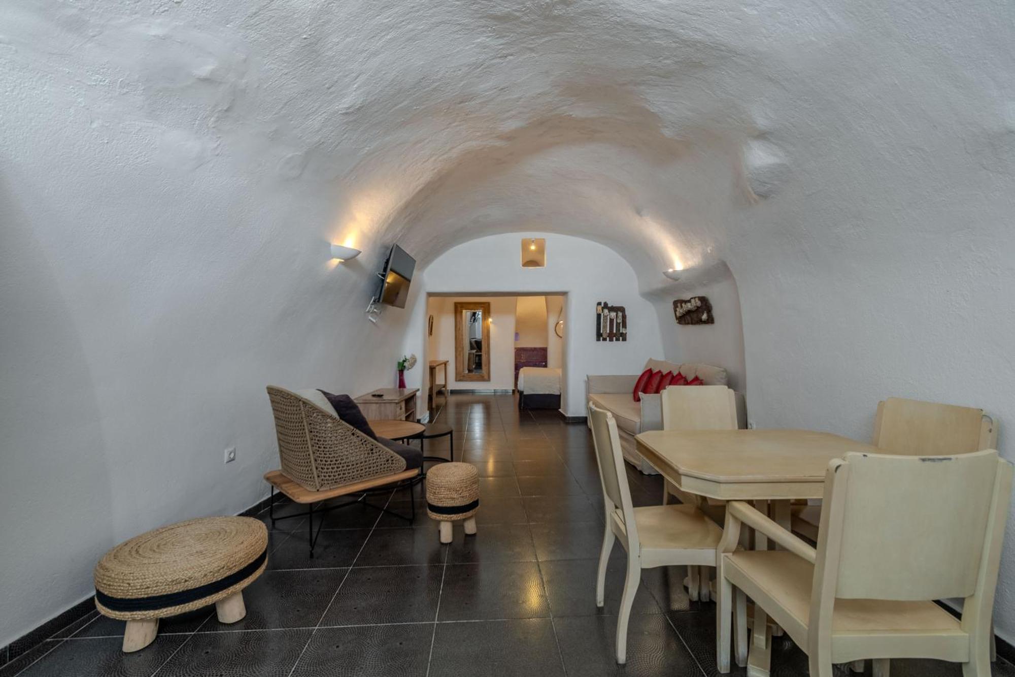 Aroma Suites Фира Екстериор снимка