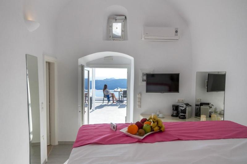 Aroma Suites Фира Екстериор снимка