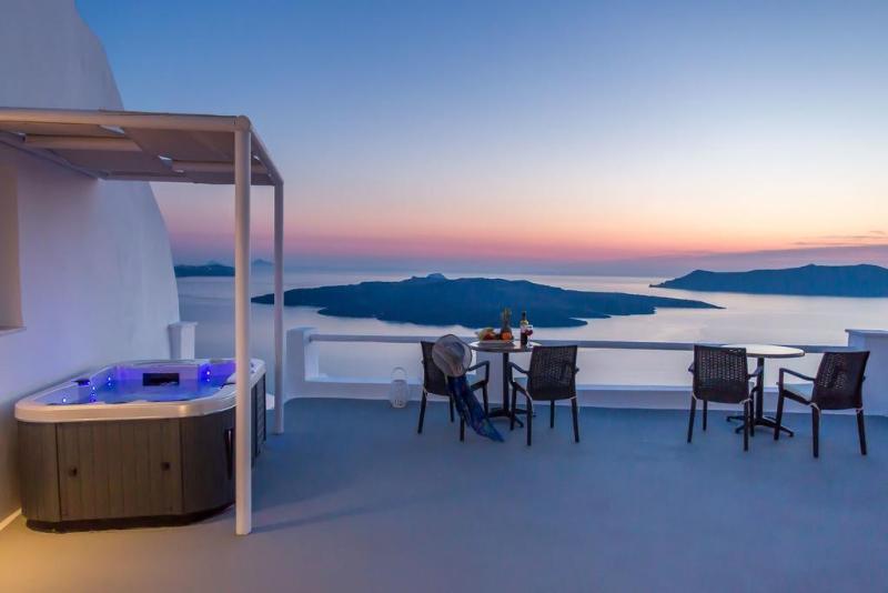 Aroma Suites Фира Екстериор снимка