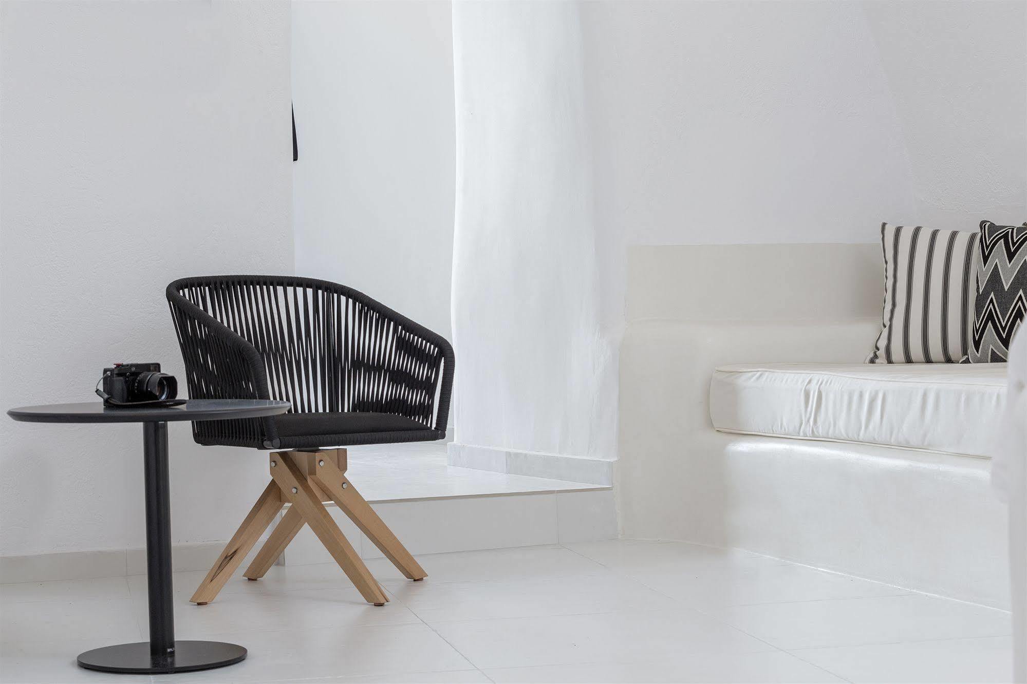Aroma Suites Фира Екстериор снимка
