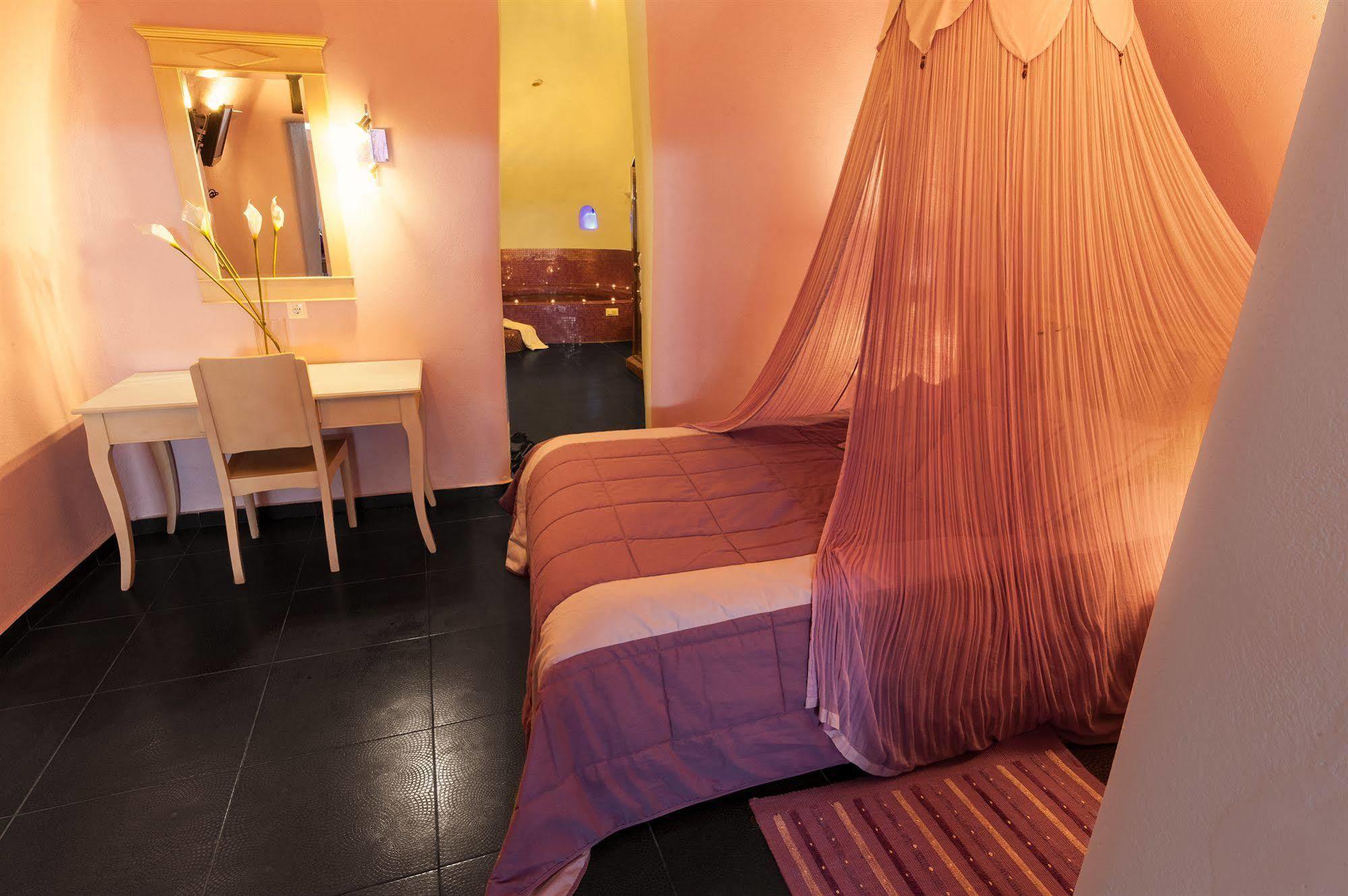 Aroma Suites Фира Екстериор снимка