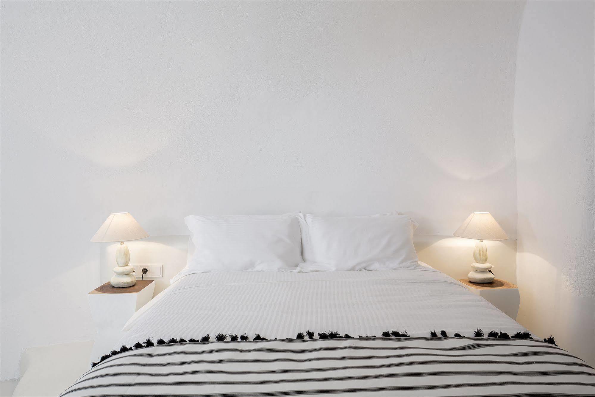 Aroma Suites Фира Екстериор снимка