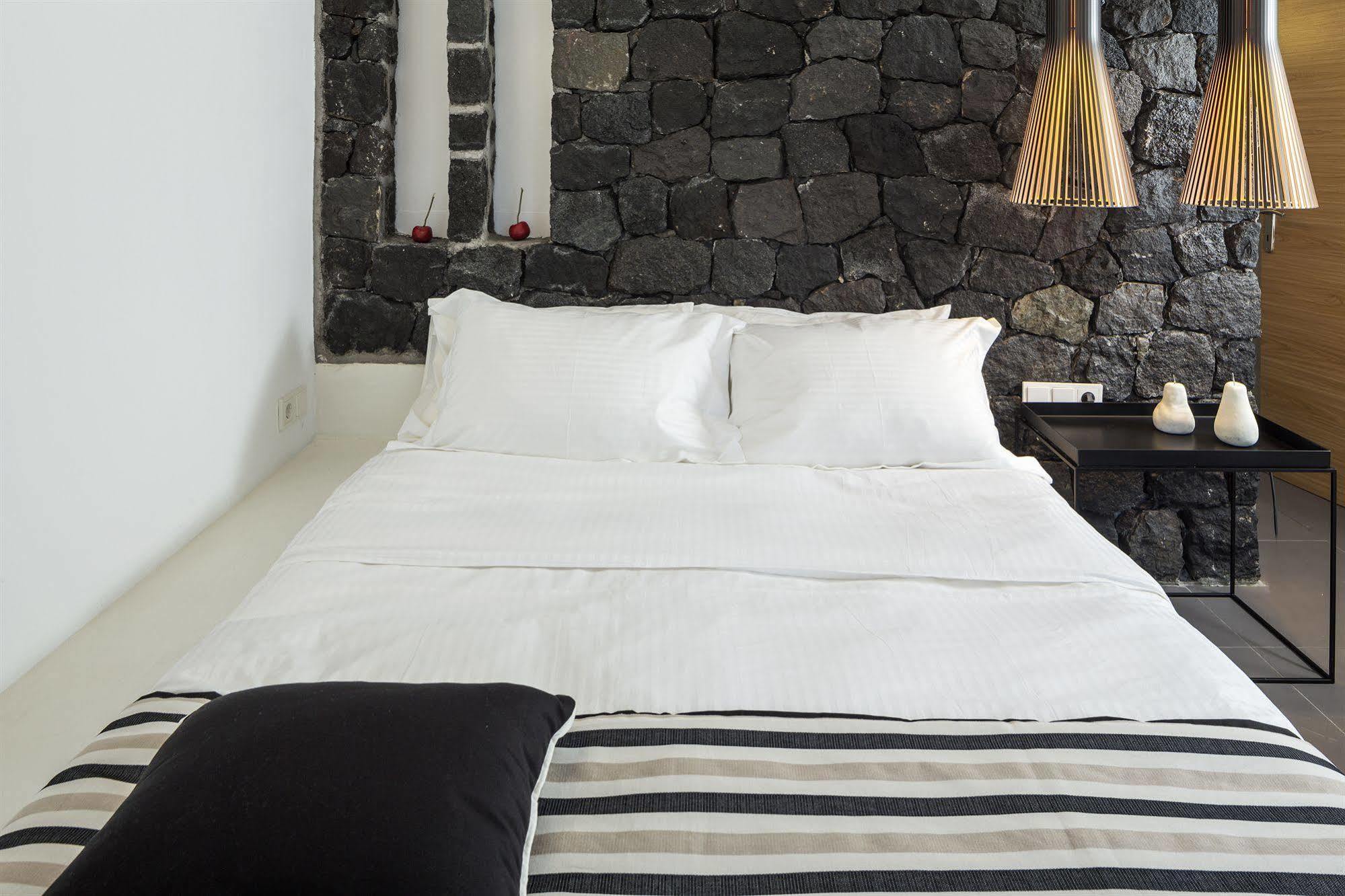Aroma Suites Фира Екстериор снимка